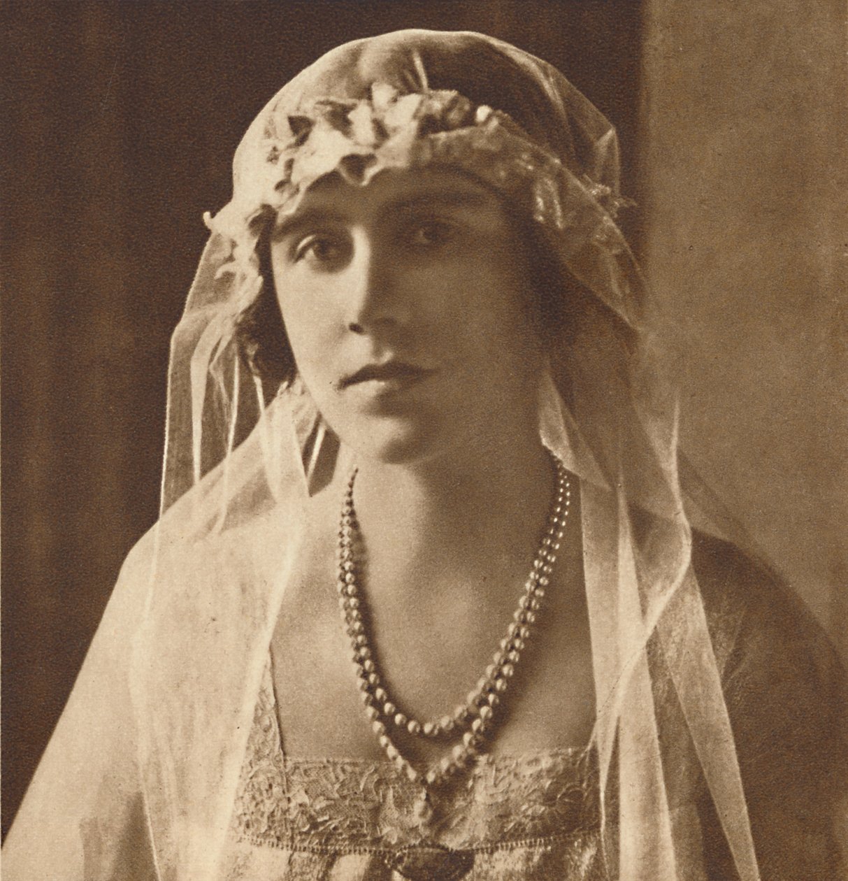 Druhna na ślubie księżniczki Marii i wicehrabiego Lascellesa, 1922, 1937 autorstwa Unbekannt