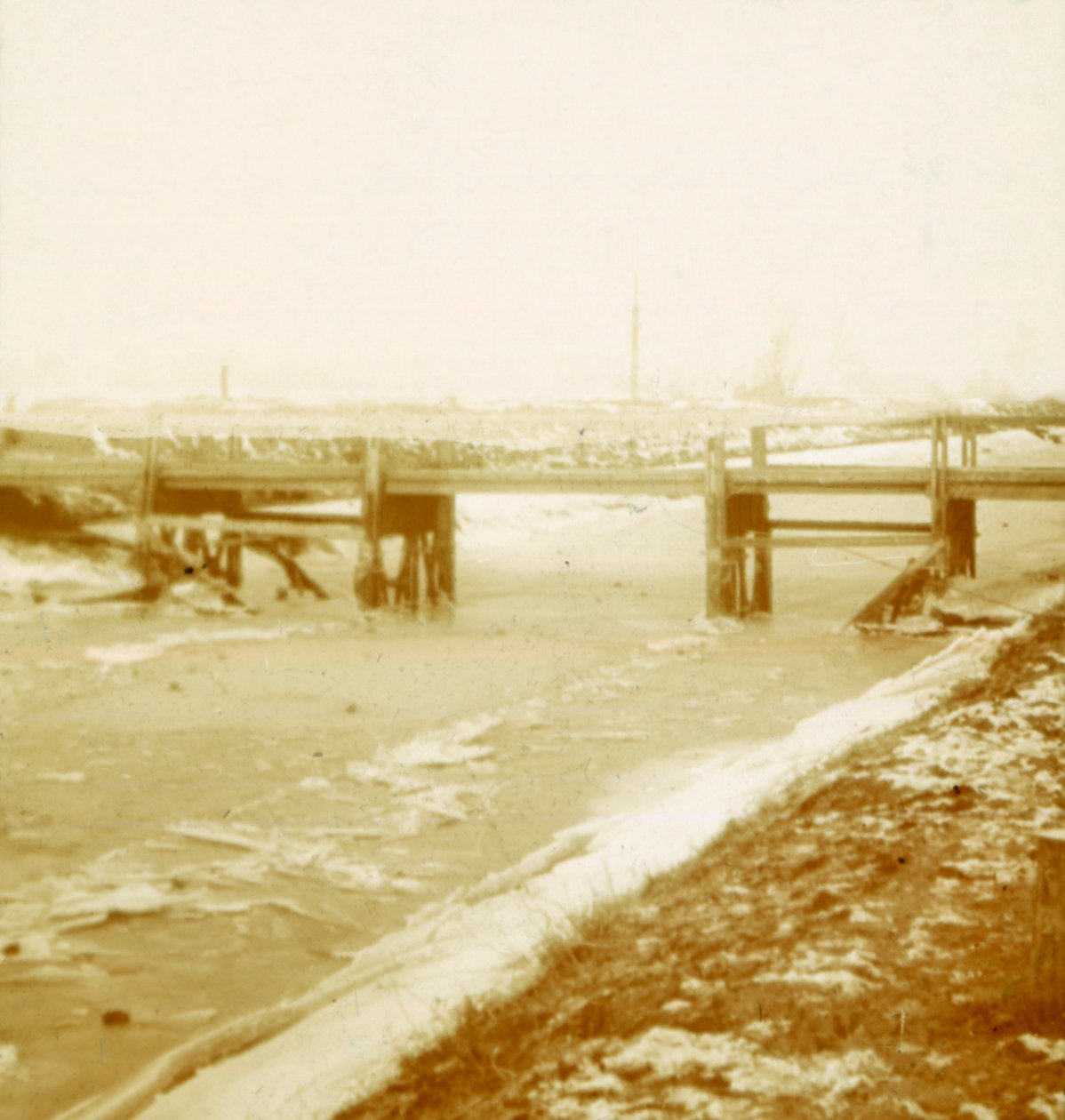 Most w Poperinge, Flandria, Belgia, c1914-c1918 autorstwa Unbekannt