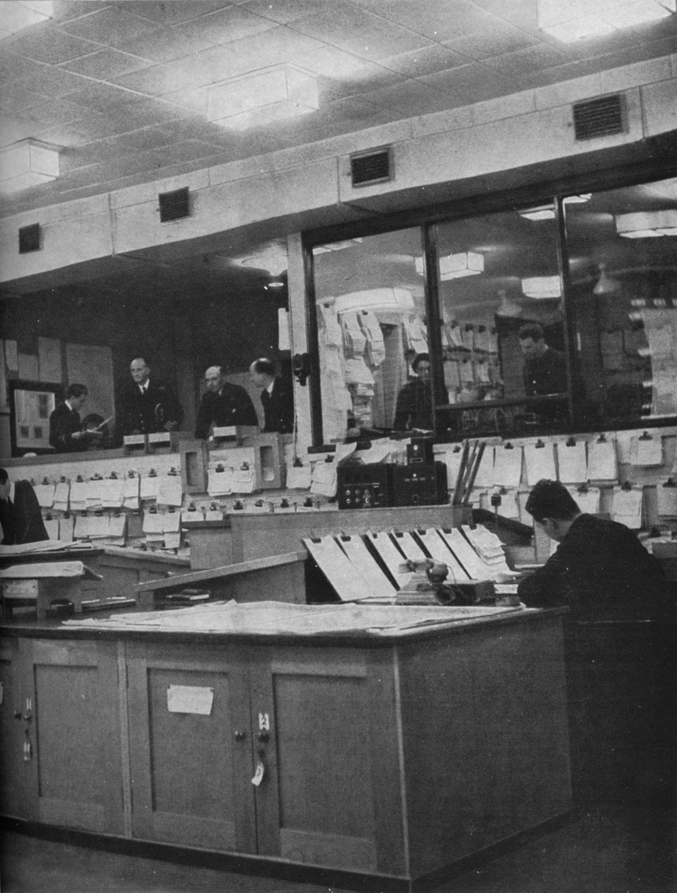 Oficerowie brytyjskiej marynarki wojennej i sił powietrznych pracujący w Połączonym Dowództwie Obszaru, c1940 1943 autorstwa Unbekannt