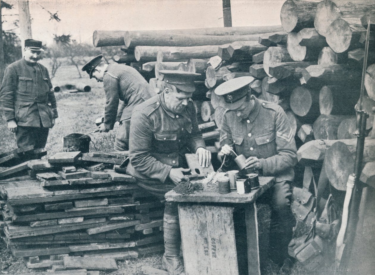 Brytyjscy inżynierowie z Sił Ekspedycyjnych wytwarzający granaty ręczne z puszek po tytoniu, c1914 autorstwa Unbekannt