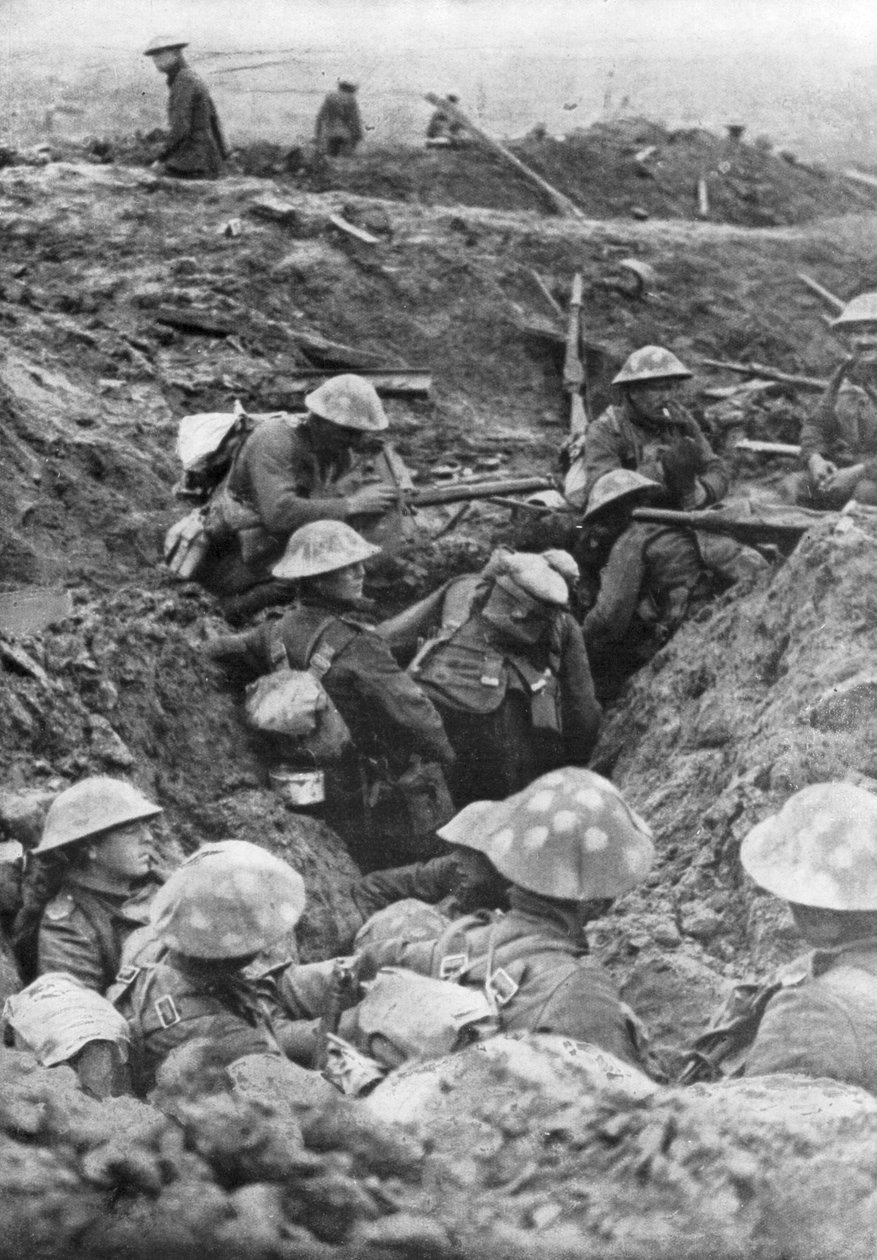 Wojska brytyjskie na drodze Menin, niedaleko Ypres, Belgia, 30 października 1917 r autorstwa Unbekannt
