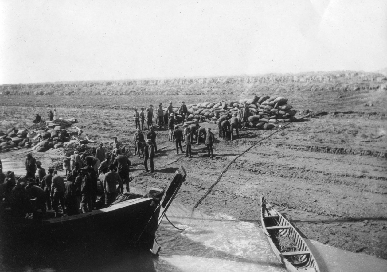 Wojska brytyjskie rozładowują daty na brzegu Tygrysu, 1918 autorstwa Unbekannt