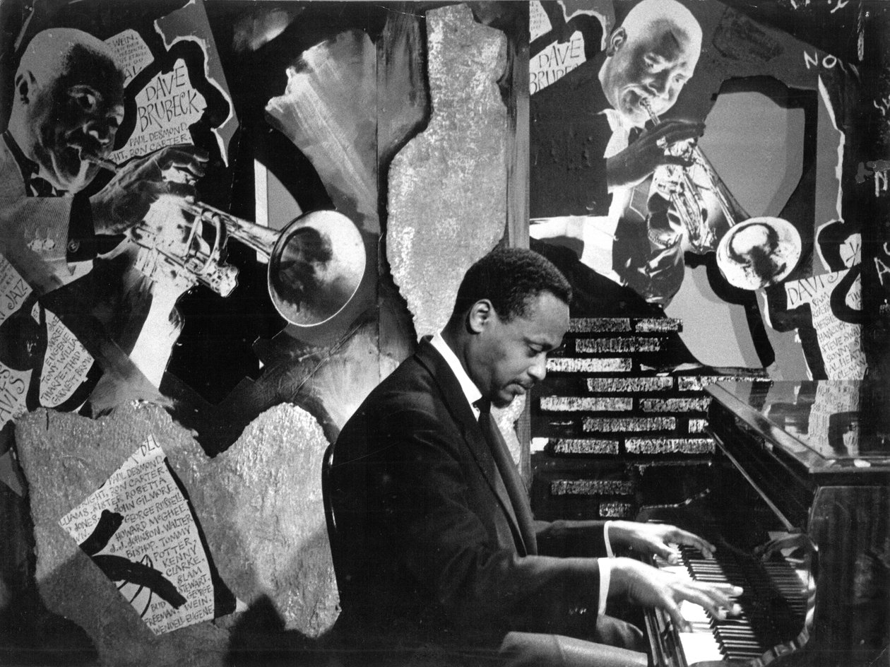 Bud Powell w „Trzy sypialnie na Manhattanie” 1965 (zdjęcie czarno-białe) autorstwa Unbekannt