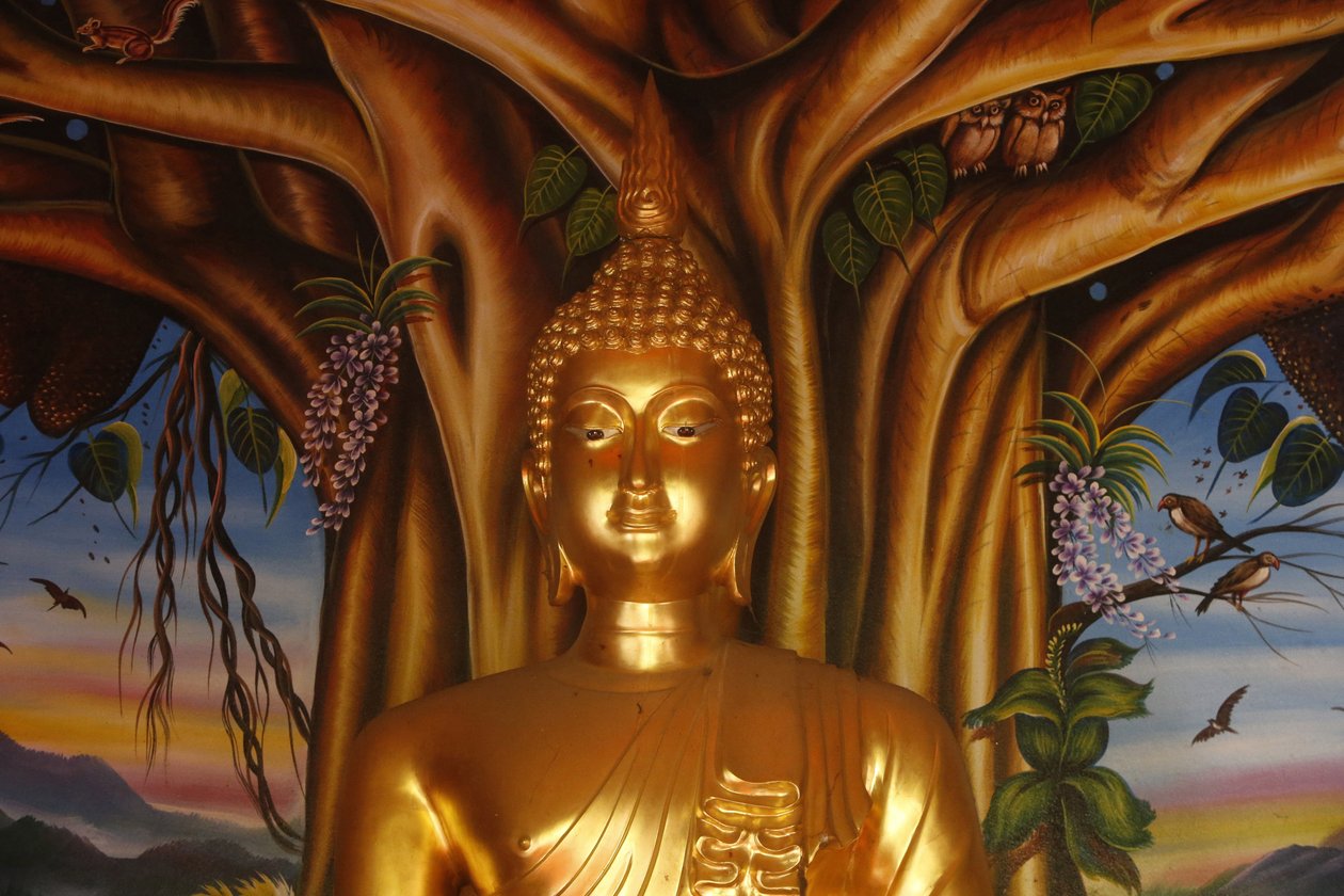 Posąg Buddy w Wat Dab Phai, Chiang Mai. Tajlandia autorstwa Unbekannt