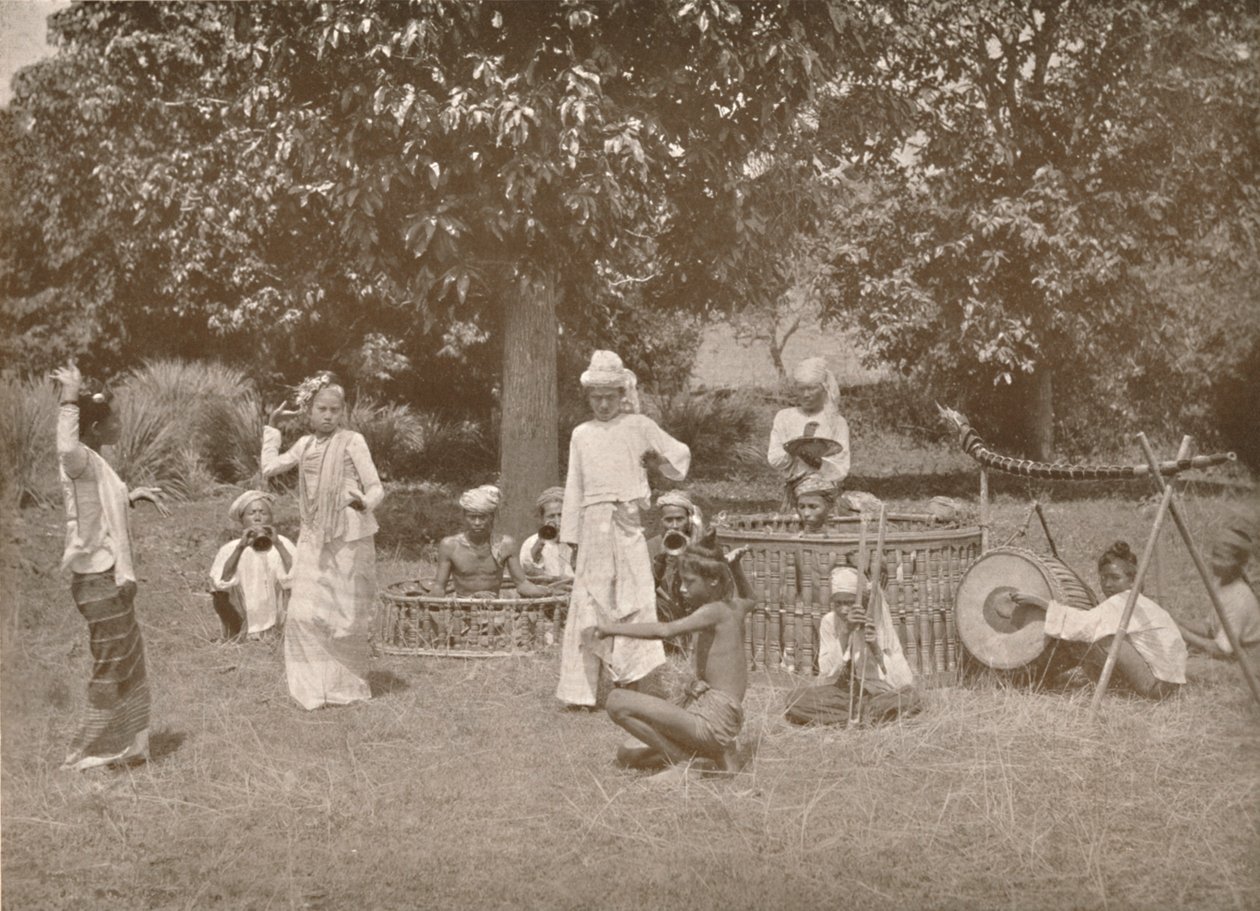 Birmańscy muzycy i tancerze Pwe, 1900. autorstwa Unbekannt