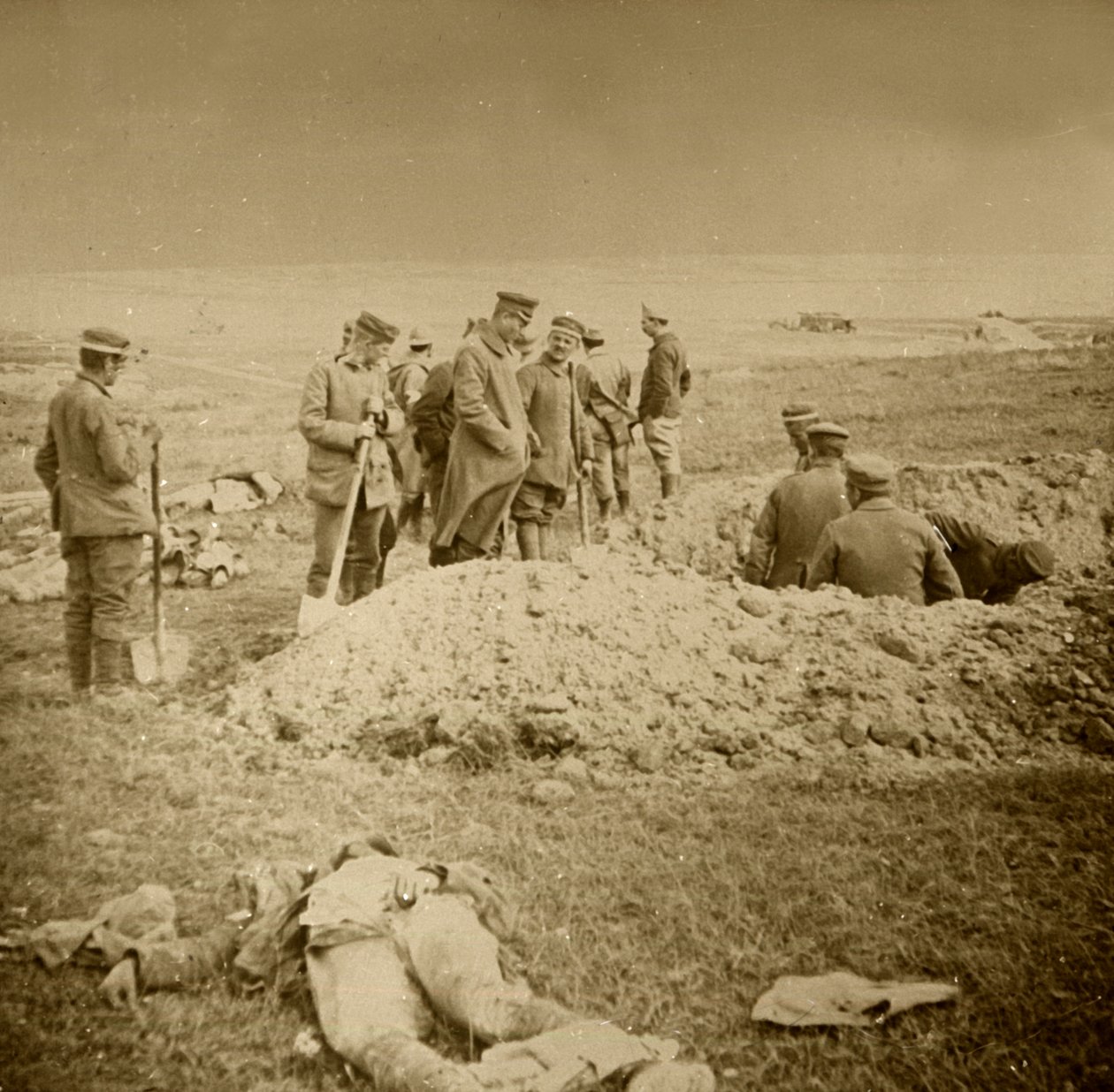 Zakopywanie ciał, Sainte-Marie-à-Py, północna Francja, c1914-c1918. autorstwa Unbekannt