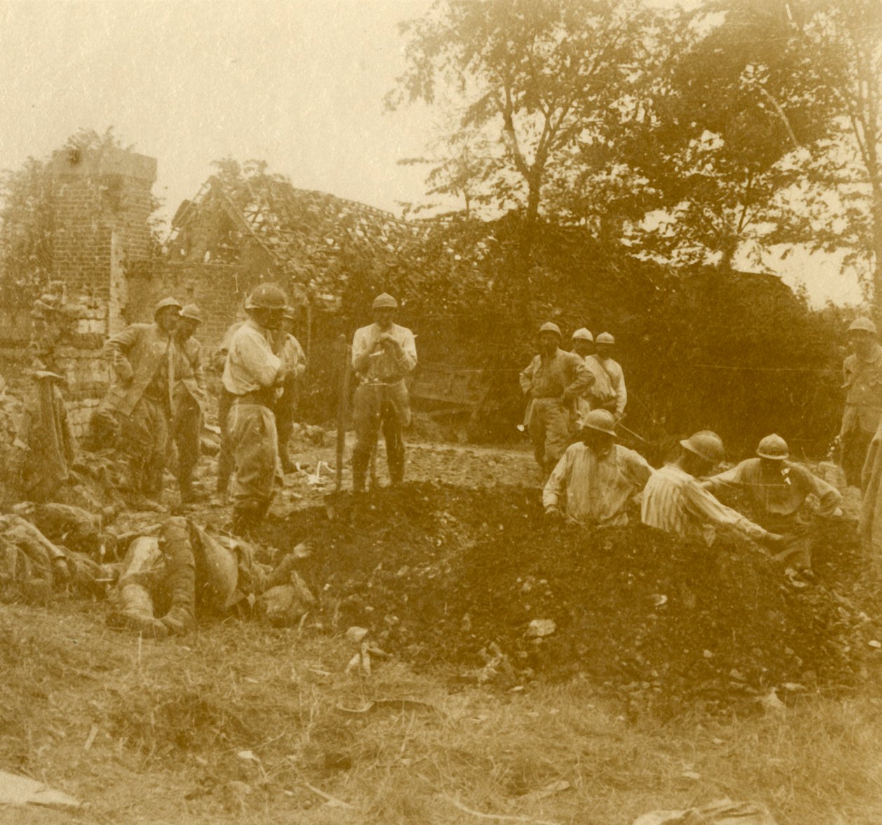 Grzebanie zmarłych, c1914-c1918 autorstwa Unbekannt