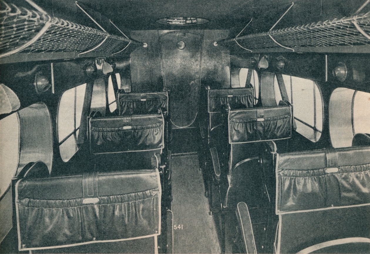 Kabina dwupłatowca De Havilland DH86B, c1934 c1937 autorstwa Unbekannt