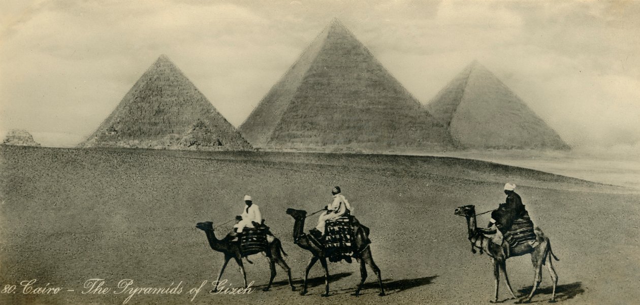 Kair: Piramidy w Gizie, c1918-c1939. autorstwa Unbekannt