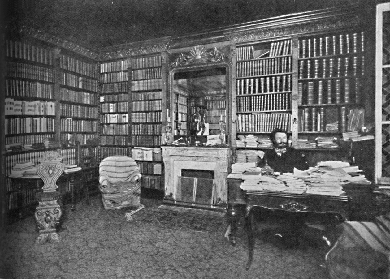 Camille Flammarion — wybitny astronom wśród swoich książek, ok. 1925 r. autorstwa Unbekannt