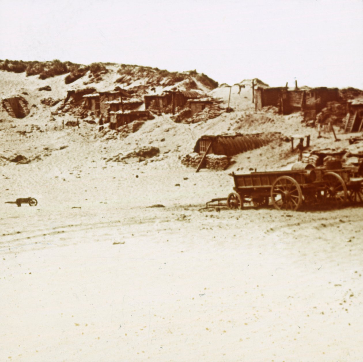 Kanton na wydmach, Koksijde, Flandria, Belgia, c1914-c1918 autorstwa Unbekannt