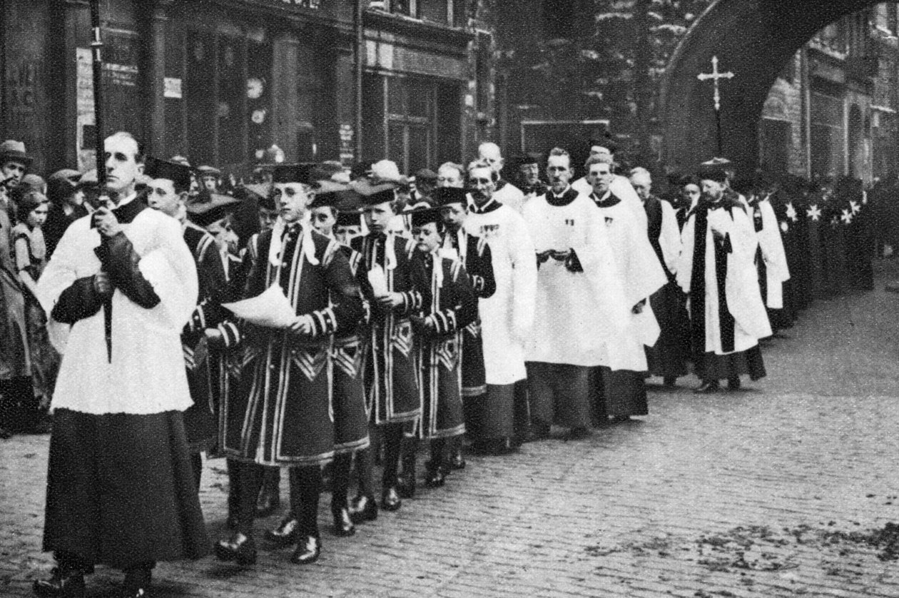 Chórzyści z kaplicy królewskiej w procesji, Clerkenwell, Londyn, 1926-1927 autorstwa Unbekannt