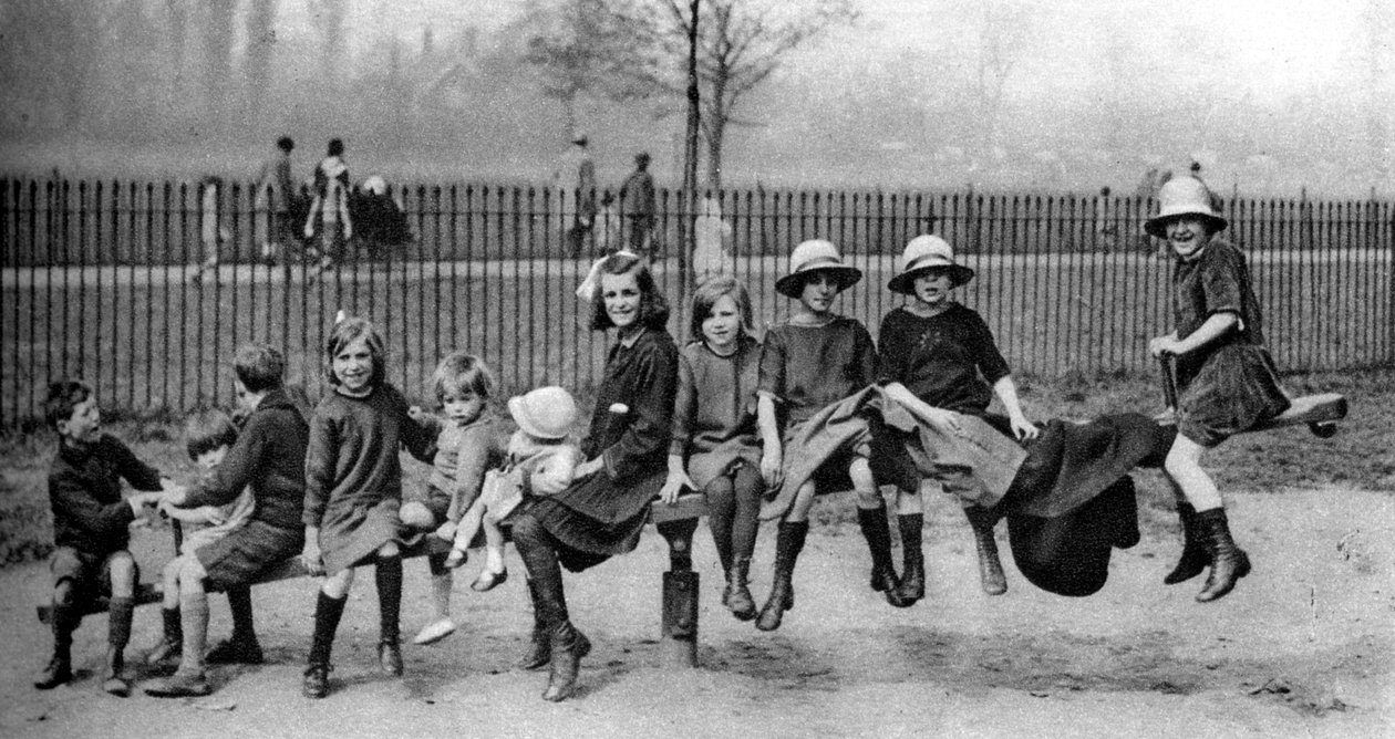 Dzieci w parku, Londyn, 1926-1927 autorstwa Unbekannt