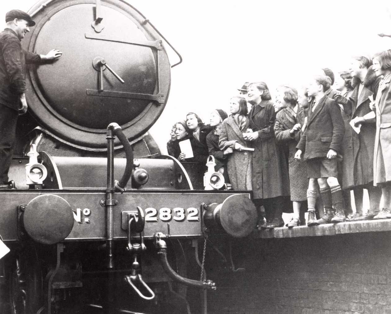 Dzieci patrzące na parowóz, 3 marca 1936 autorstwa Unbekannt