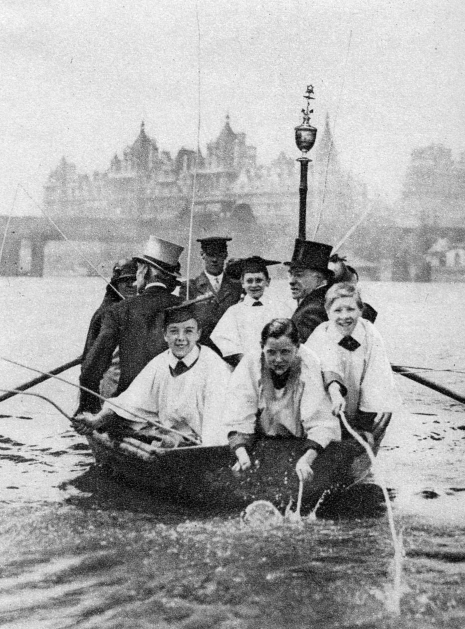 Chórzyści z St Clement Danes pokonują granice na Tamizie, Londyn, 1926-1927 autorstwa Unbekannt