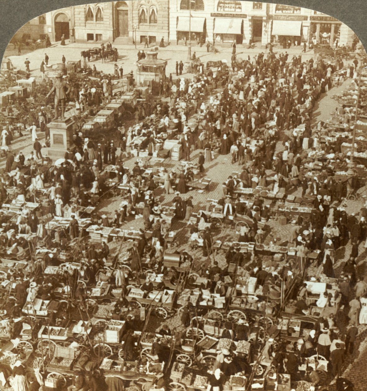 Największy rynek Christianias, Norwegia, ok. 1905. autorstwa Unbekannt