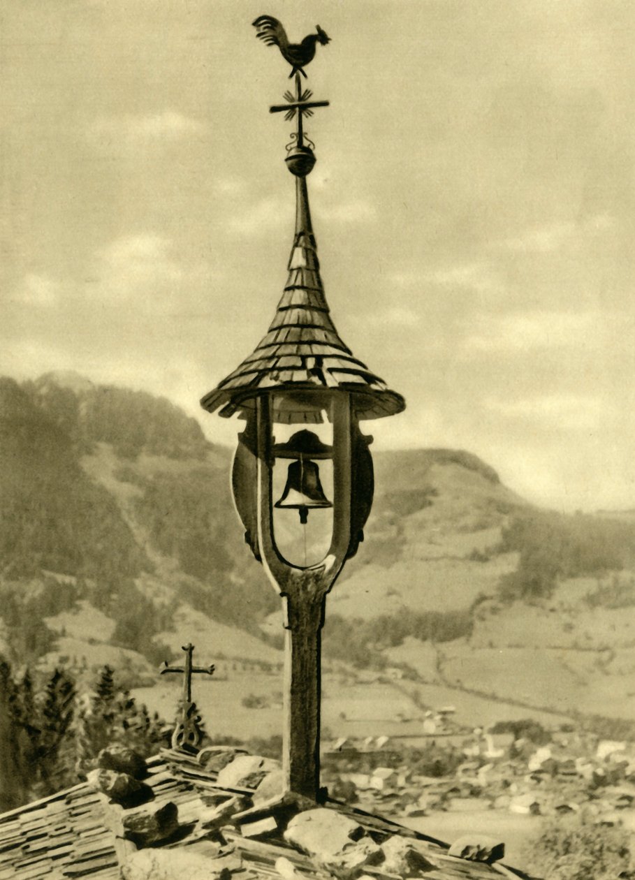 Dzwon kościelny i wiatrowskaz, Kitzbühel, Tyrol, Austria, c1935. autorstwa Unbekannt
