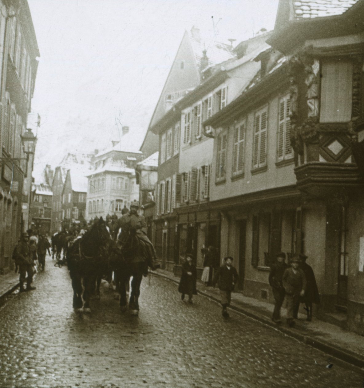 Kolumna żołnierzy niemieckich, Ribeauvillé, Francja, c1914-c1918 autorstwa Unbekannt
