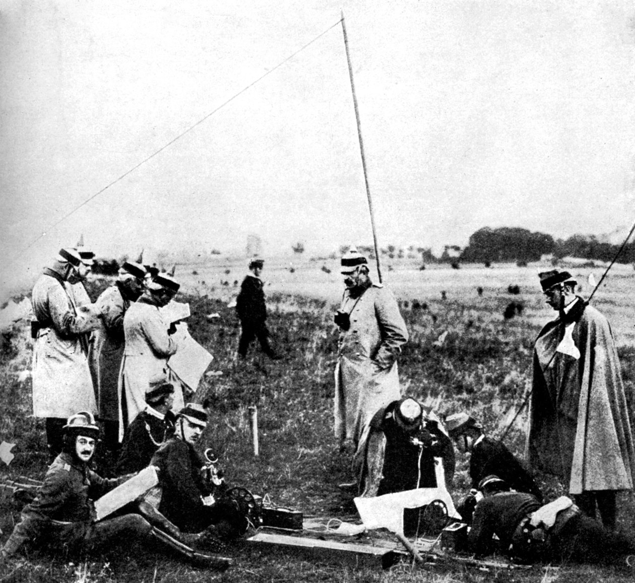 Kompania niemieckich harcerzy odbierających instrukcje telefoniczne, I wojna światowa, 1914 autorstwa Unbekannt