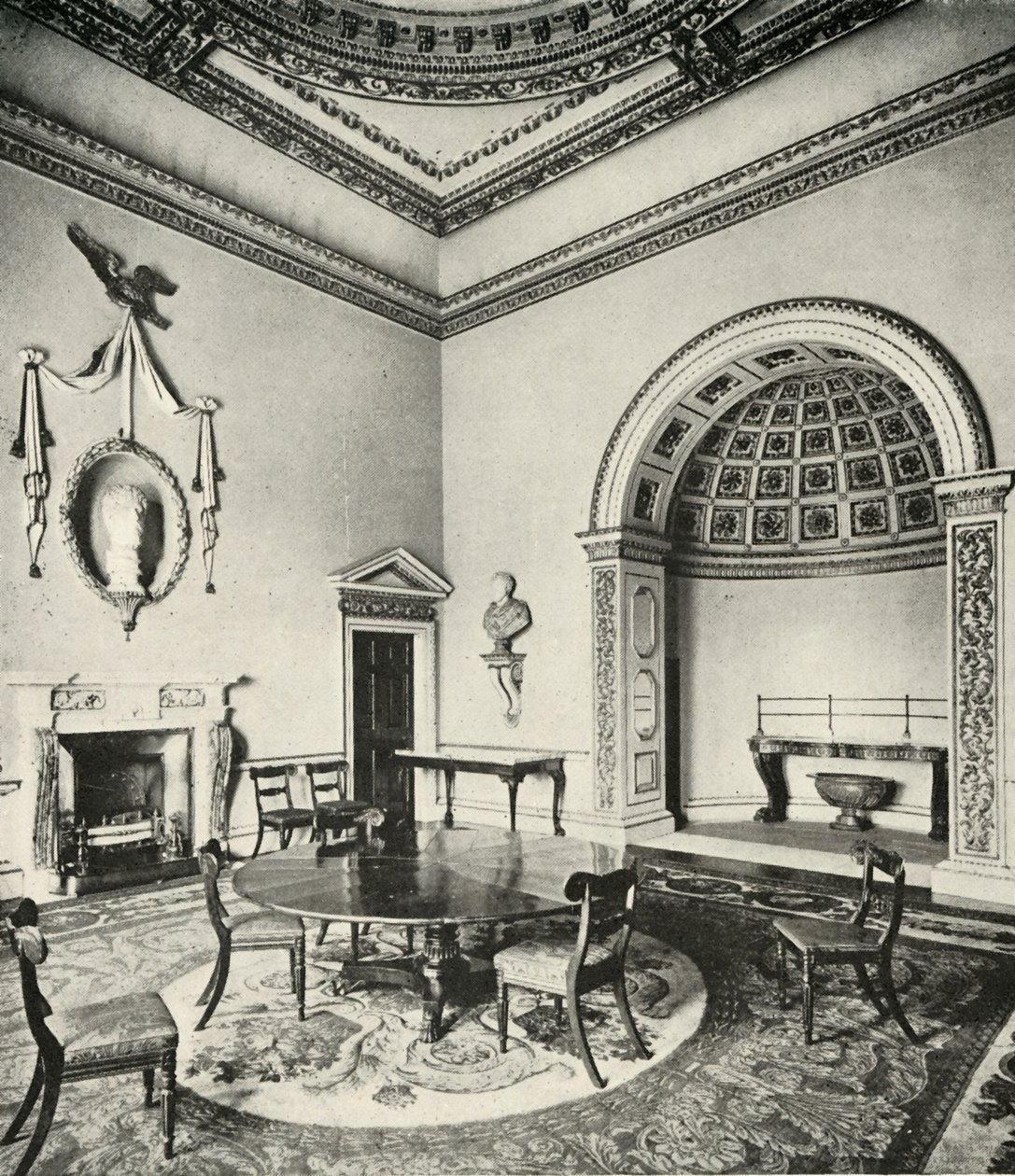Skontrastowane wnętrza: Palladian - Jadalnia, Holkham, Norfolk, autorstwa Williama Kenta, z Regency autorstwa Unbekannt