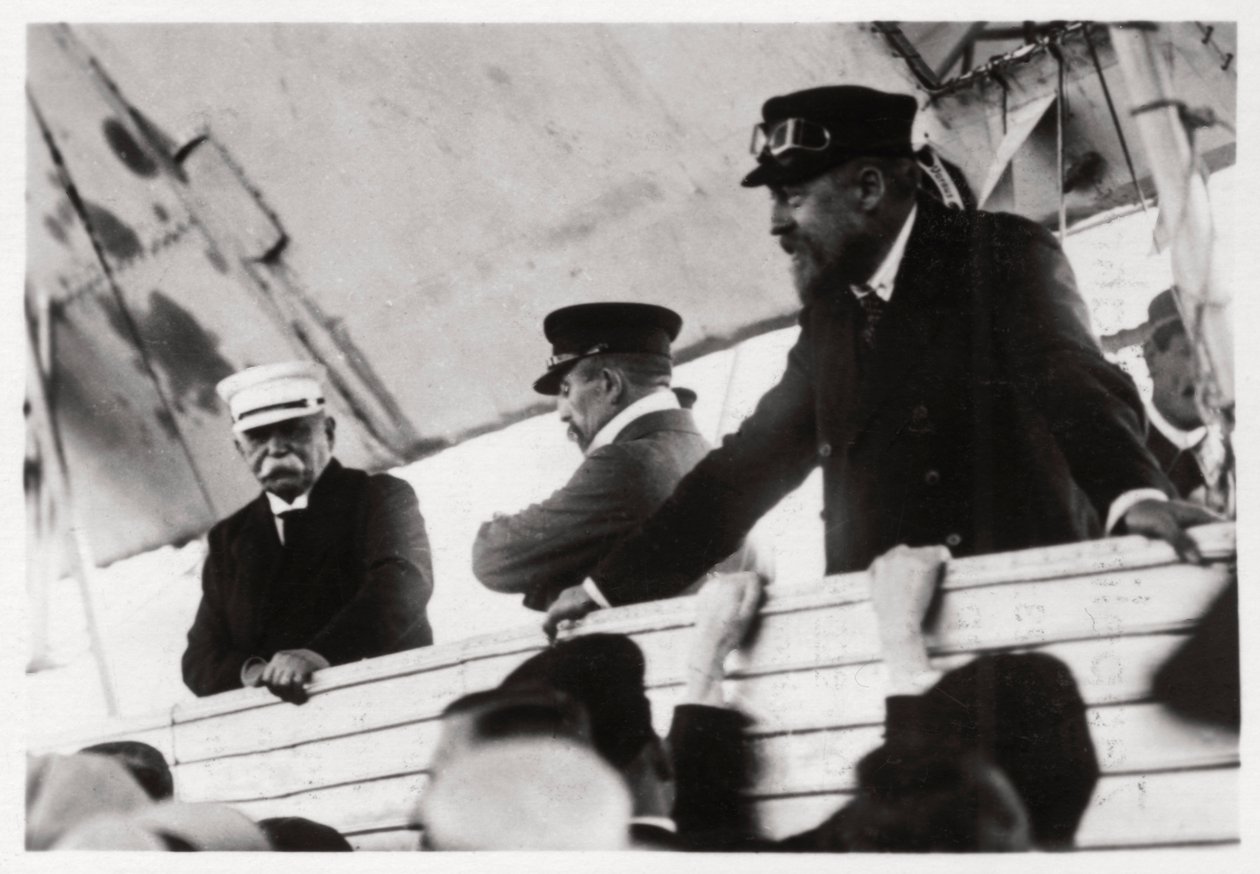 Hrabia Zeppelin i dr Eckener w gondoli Zeppelin, Schwaben, Niemcy, c1908-1917 1933 autorstwa Unbekannt