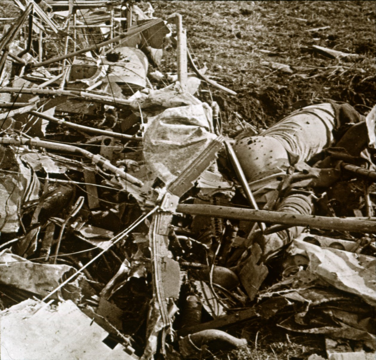 Rozbity samolot, Aisne, Francja, c1914-c1918 autorstwa Unbekannt