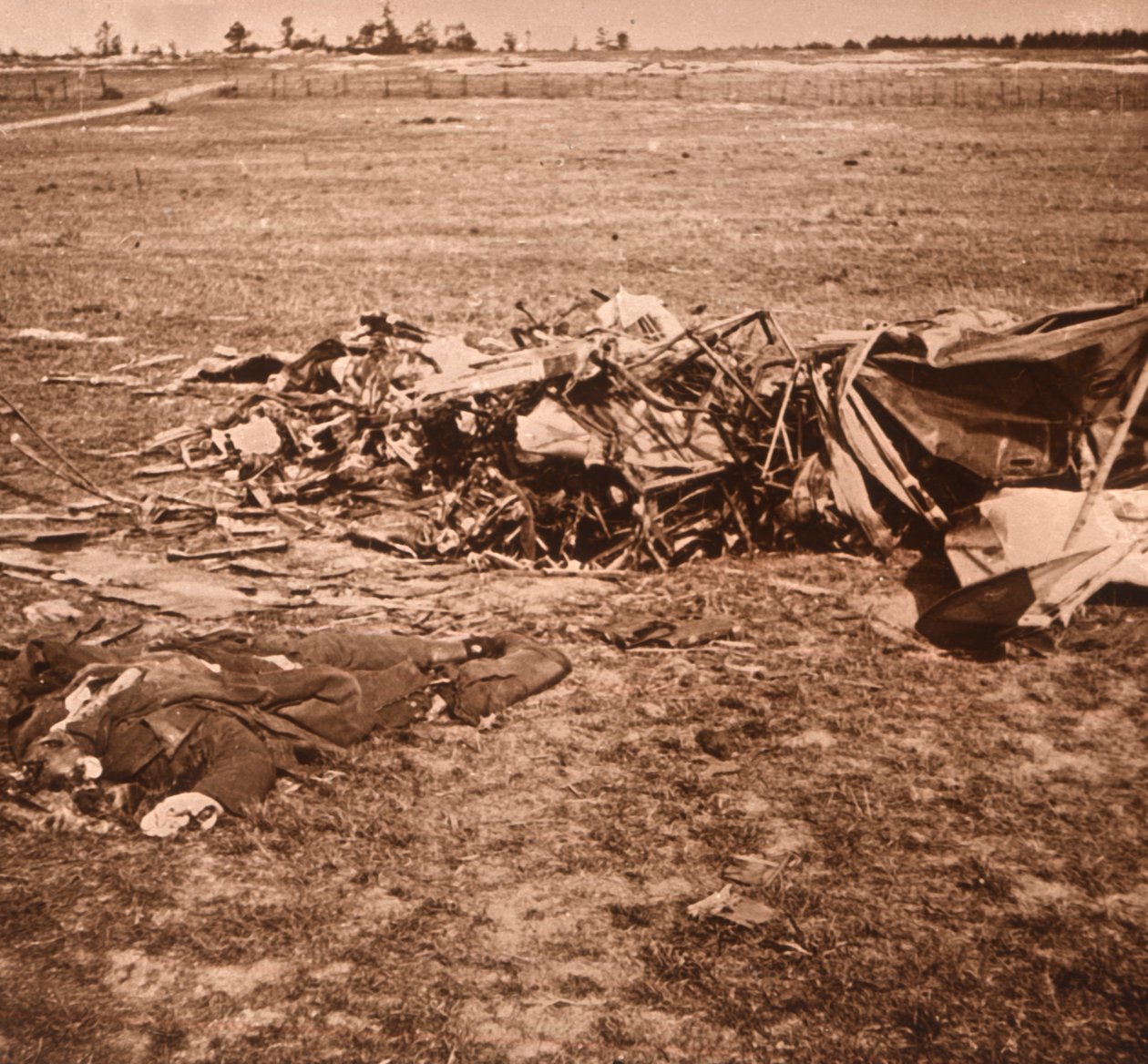 Rozbity samolot, Sainte-Marie-à-Py, północna Francja, c1914-c1918 autorstwa Unbekannt