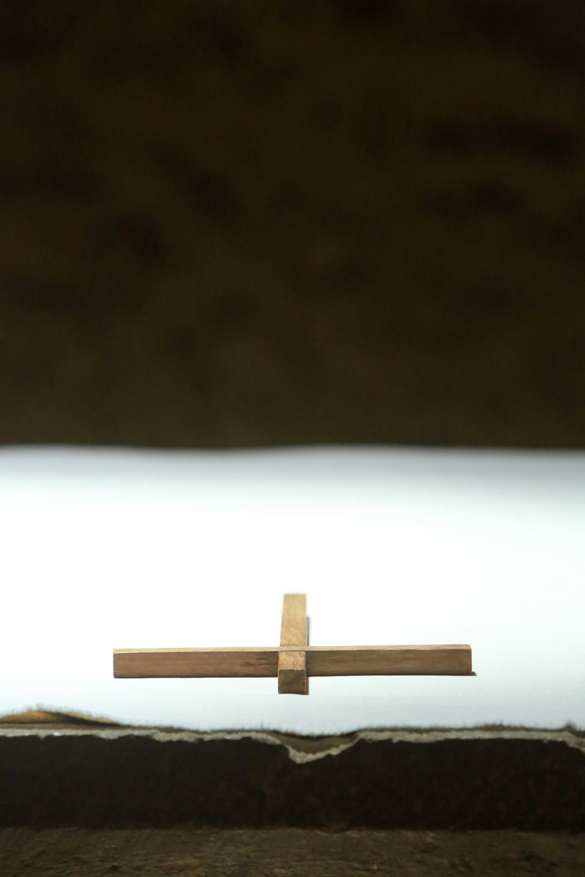 Krzyż na ołtarzu. Wspólnota Taize, Taize, Francja autorstwa Unbekannt