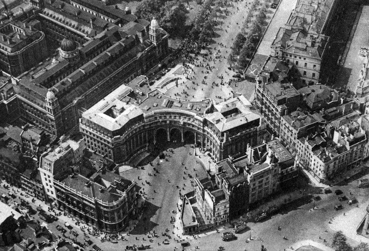 Tłumy gromadzące się w The Mall na gromadę koloru, Londyn, 1926-1927 autorstwa Unbekannt