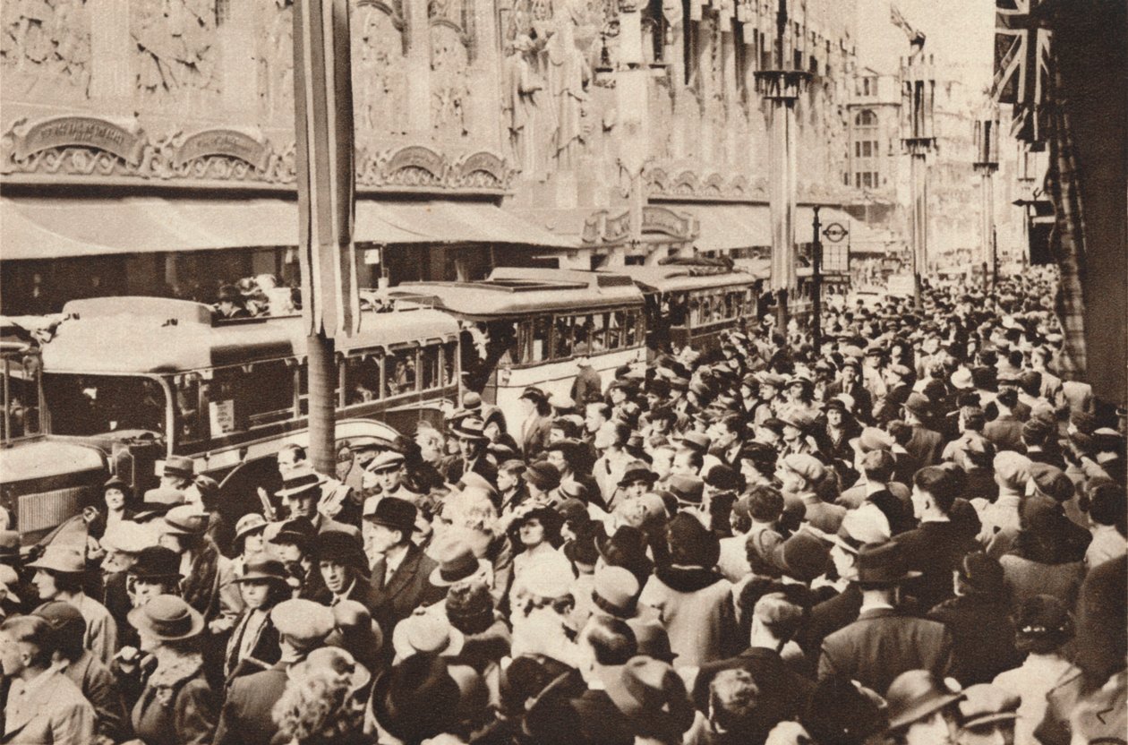 Tłumy na Oxford Street podczas święta państwowego po koronacji króla Jerzego VI, 1937 r. autorstwa Unbekannt