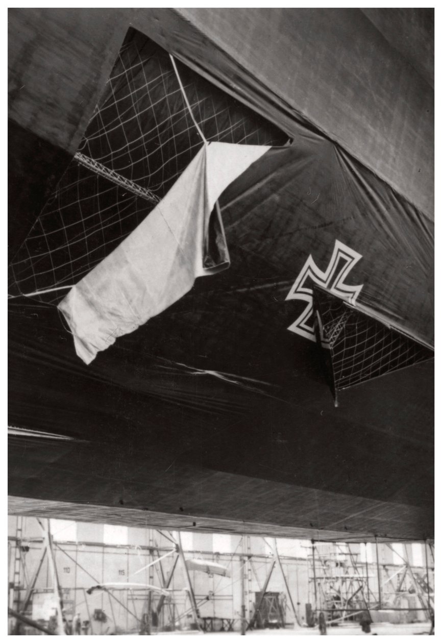 Uszkodzony sterowiec niemieckiej marynarki wojennej Zeppelin, I wojna światowa, 1914-1918 1933 autorstwa Unbekannt