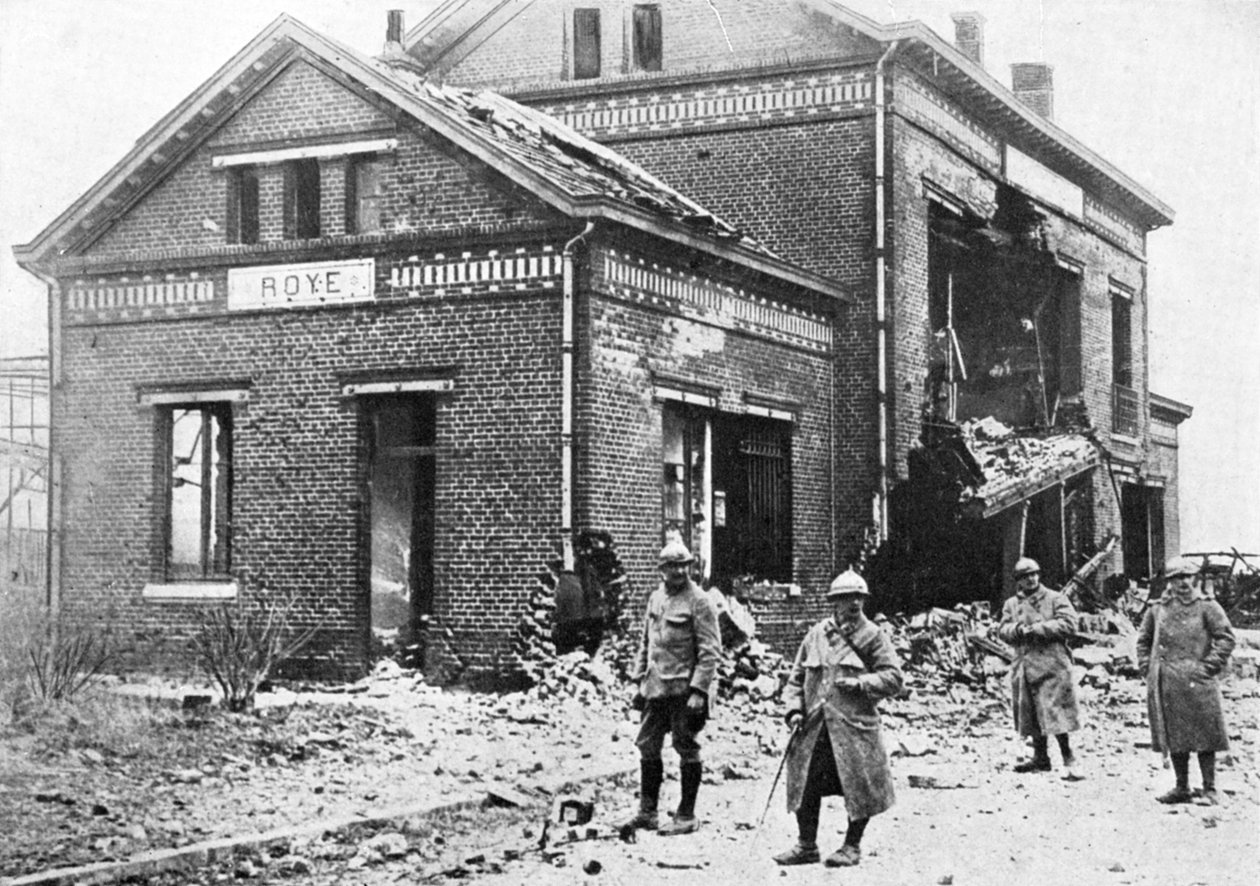 Uszkodzony dworzec kolejowy w Roye, Francja, I wojna światowa, 1918, ok. 1920 autorstwa Unbekannt
