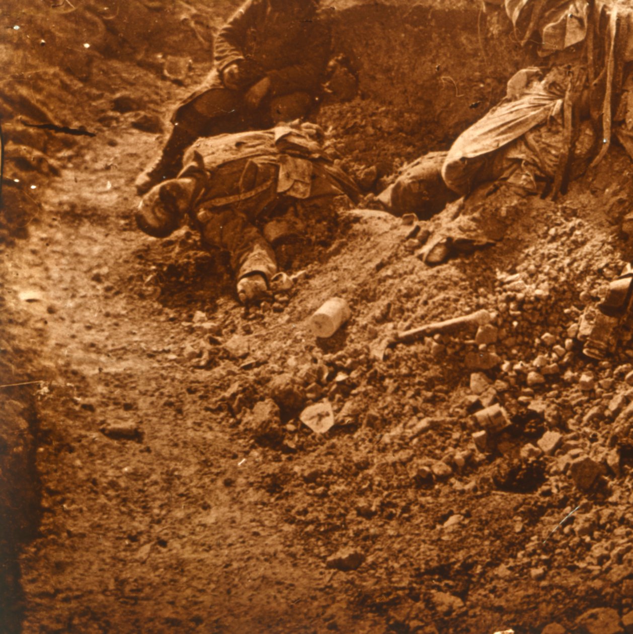Zwłoki w okopach, Perthes, północna Francja, c1914-c1918 autorstwa Unbekannt