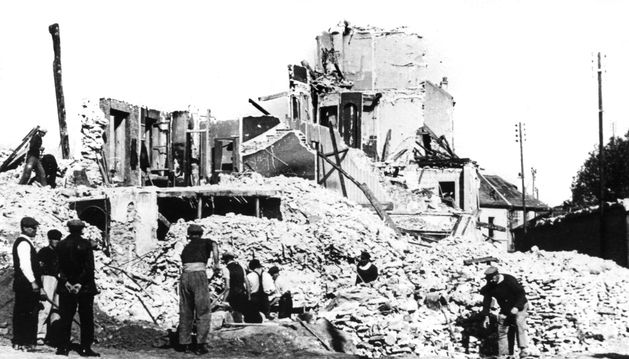 Zniszczony budynek, wyzwolenie Francji, St Cyr, sierpień 1944 autorstwa Unbekannt