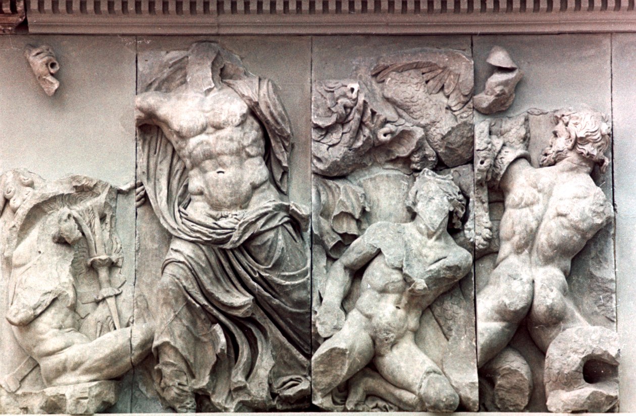 Fragment Wielkiego Fryzu Ołtarza Pergamońskiego, 180-159 pne autorstwa Unbekannt
