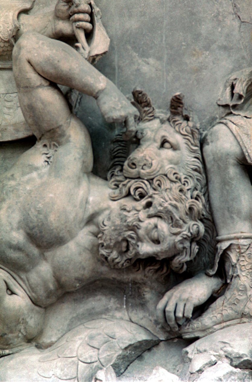 Fragment Wielkiego Fryzu Ołtarza Pergamońskiego, 180-159 pne autorstwa Unbekannt
