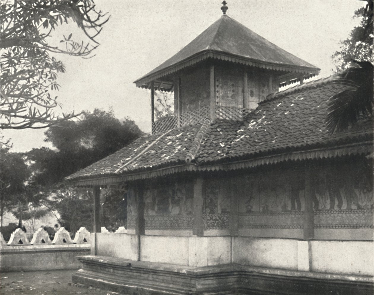 Dewale patrz ilustracja 58 w Dagoba Świętego Zęba w Kandy, 1926 autorstwa Unbekannt