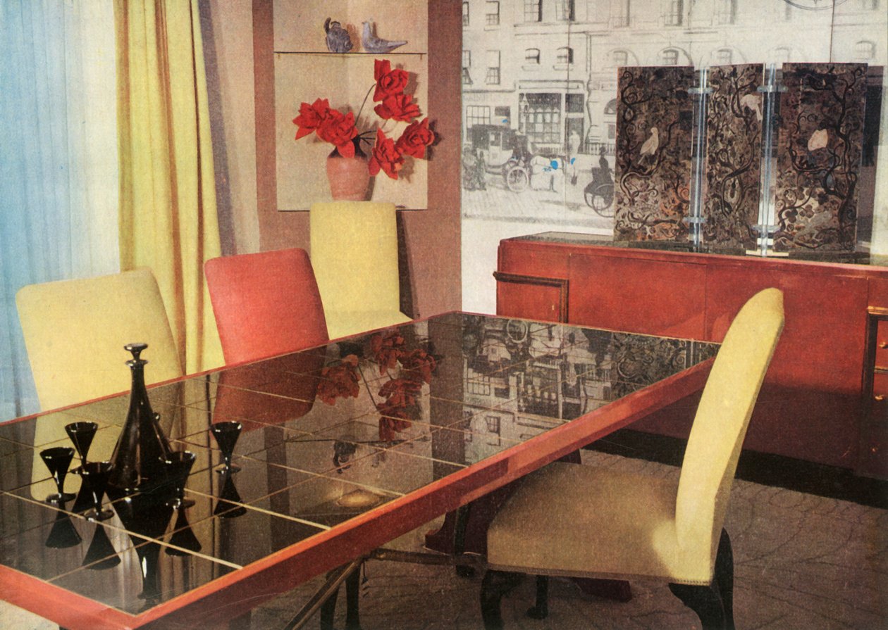 Jadalnia w lakierze sang-de-boeuf, autorstwa Hayesa Marshalla dla Fortnum & Mason Ltd., Londyn, 1937. autorstwa Unbekannt