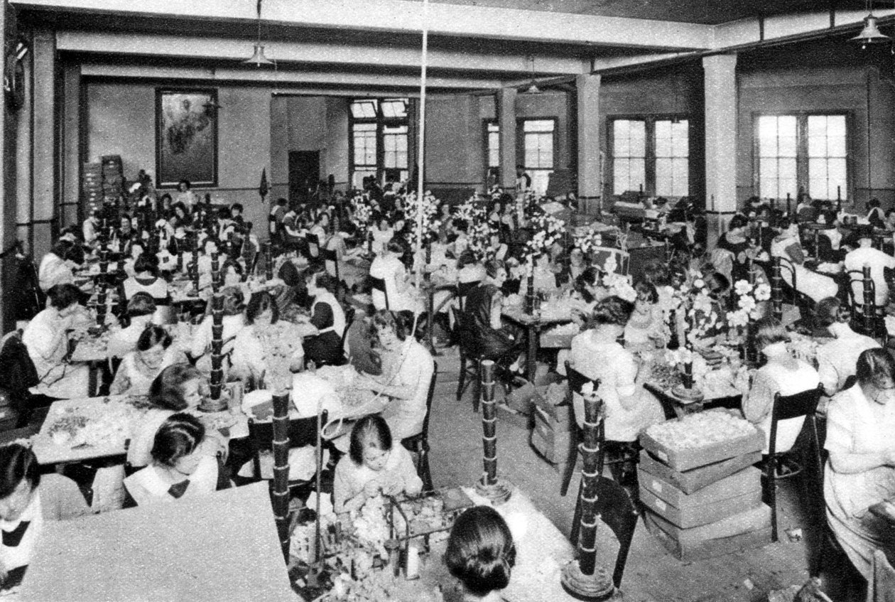 Niepełnosprawne dziewczęta pracujące w Watercress and Flower Girls Christian Mission, Londyn, 1926-1927 autorstwa Unbekannt