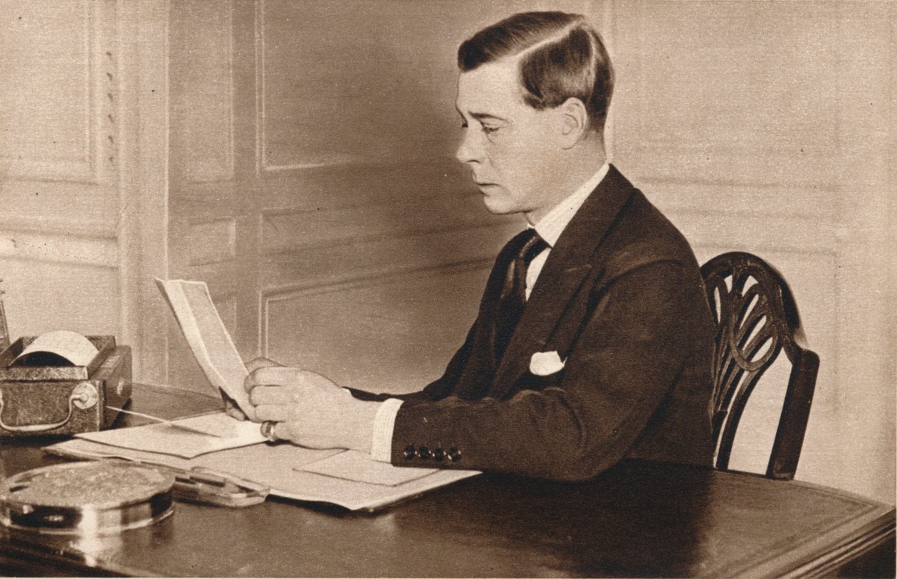 Edward VIII pracujący w swoim biurze w St. James