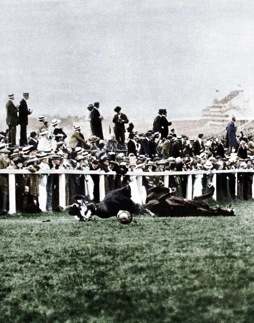 Emily Davison rzucająca się przed konia Kings podczas Derby, Epsom, Surrey, 1913 autorstwa Unbekannt