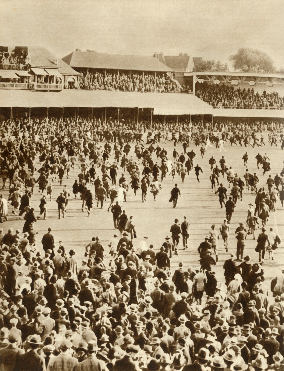 Anglia wygrywa The Ashes przeciwko Australii, Oval Cricket Ground, Londyn, 1926, 1935. autorstwa Unbekannt