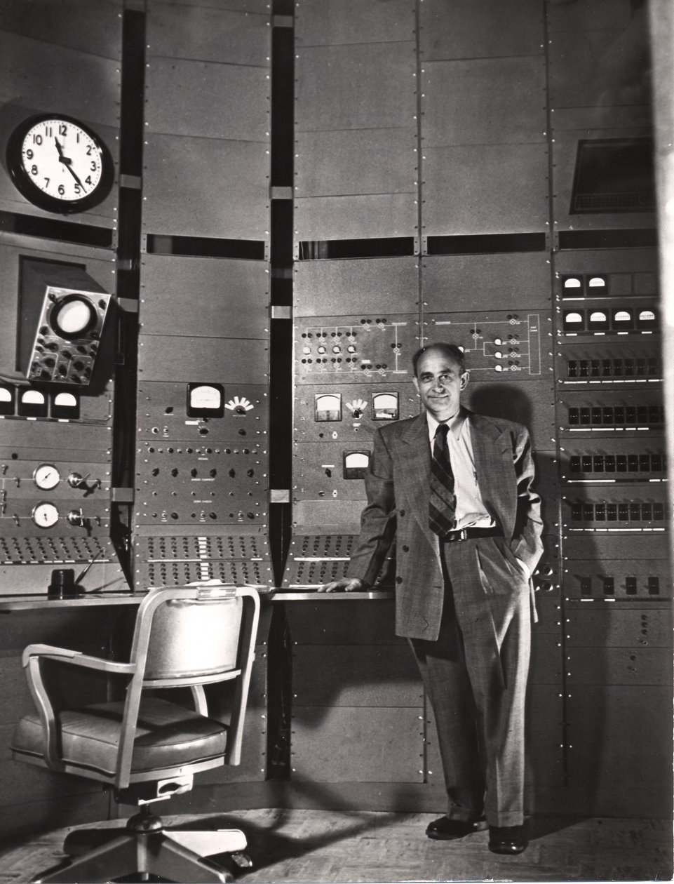 Enrico Fermi, urodzony we Włoszech amerykański fizyk jądrowy, ok. 1942 r. autorstwa Unbekannt