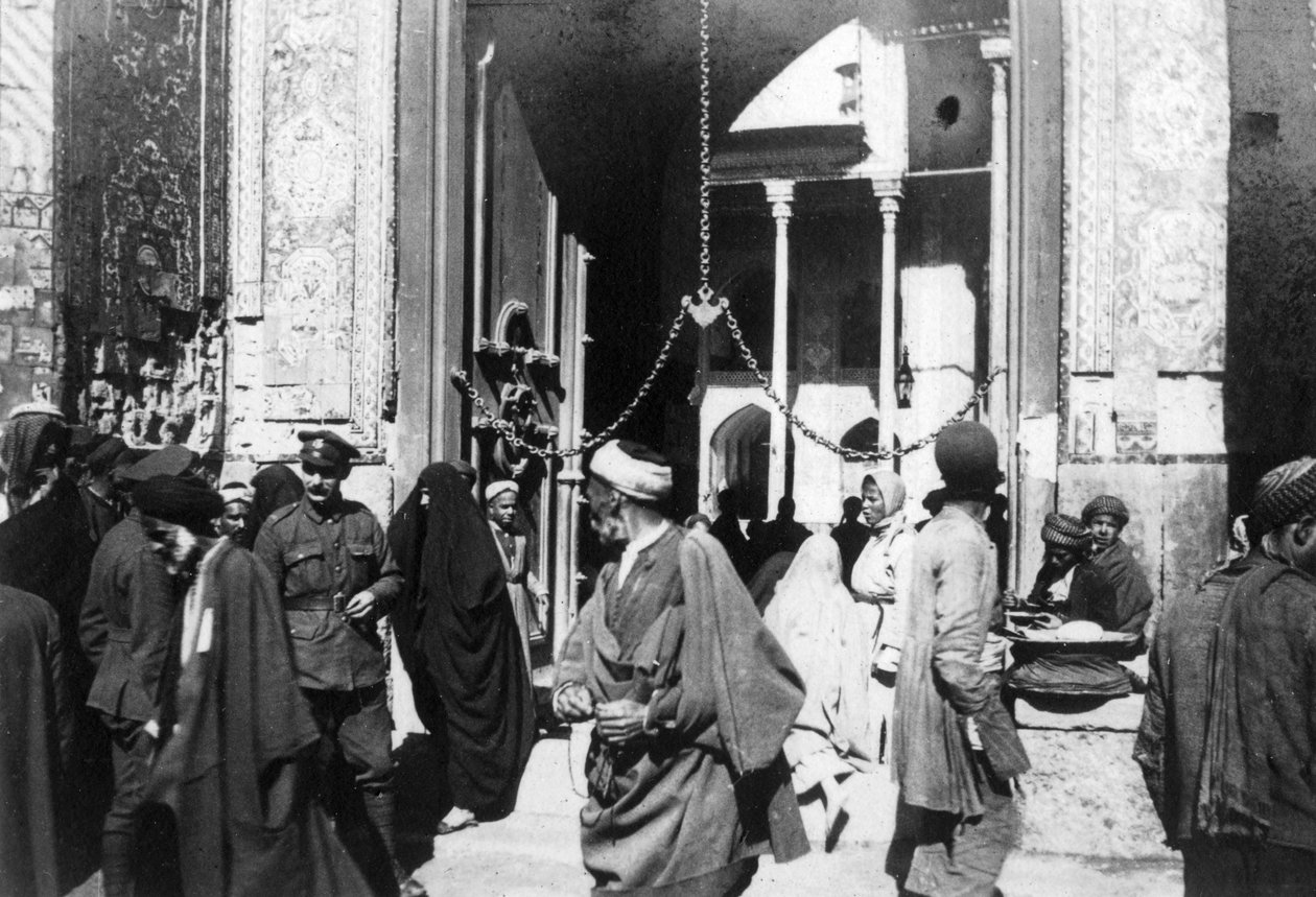 Wejście do meczetu Kazimain, Irak, 1917-1919 autorstwa Unbekannt