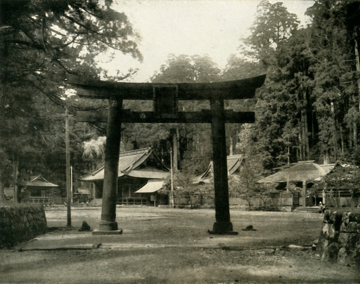 Wejście do świątyni Shinto w dystrykcie Nikko w Japonii, 1936. autorstwa Unbekannt