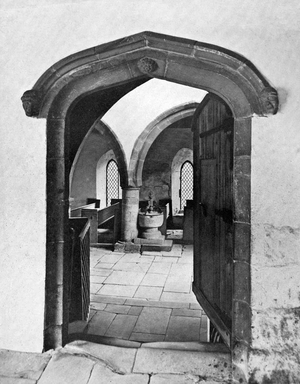 Wejście do kaplicy, Haddon Hall, Derbyshire, 1924-1926 autorstwa Unbekannt