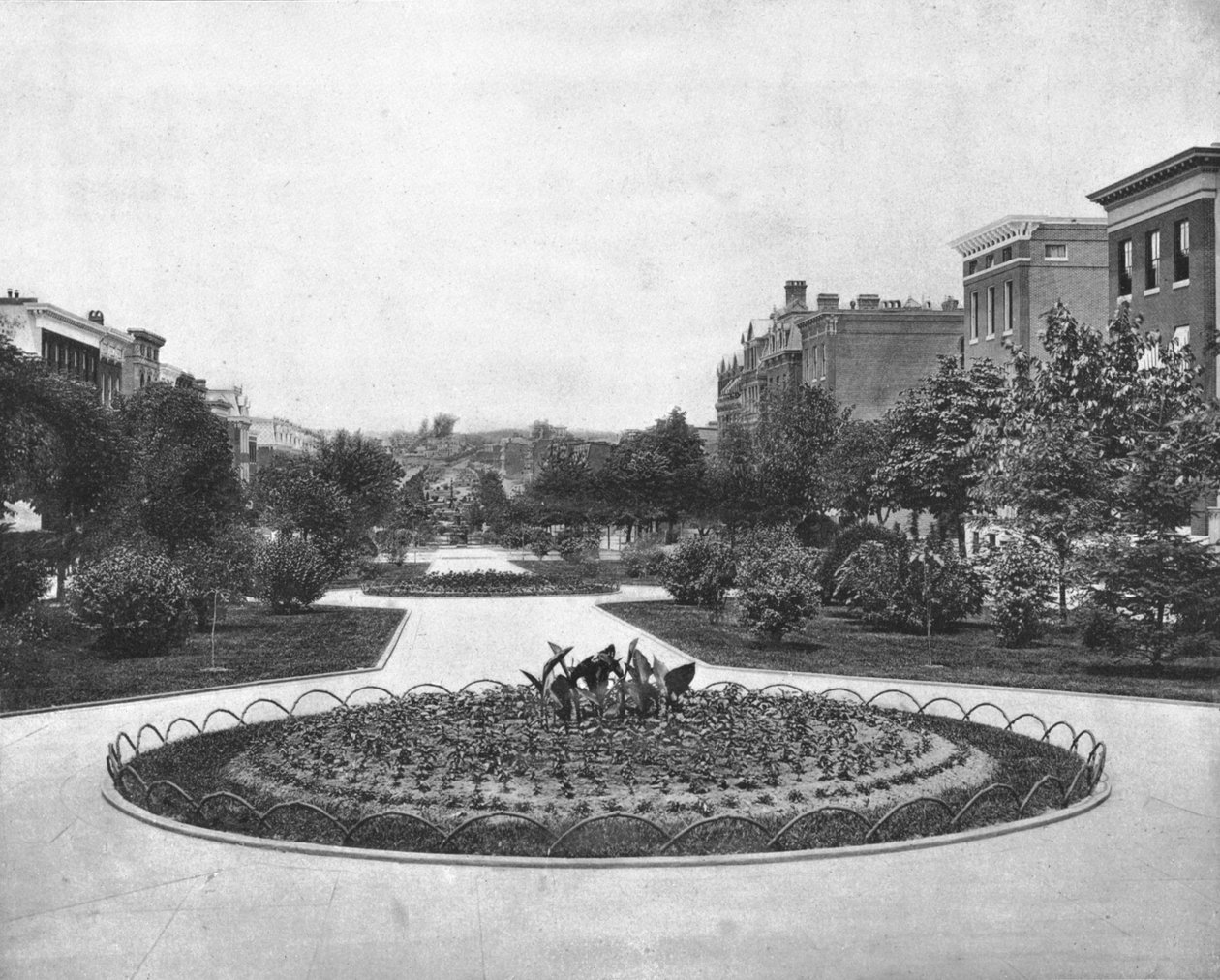 Eutaw Place patrząc na północ, Baltimore, Maryland, USA, ok. 1900. autorstwa Unbekannt