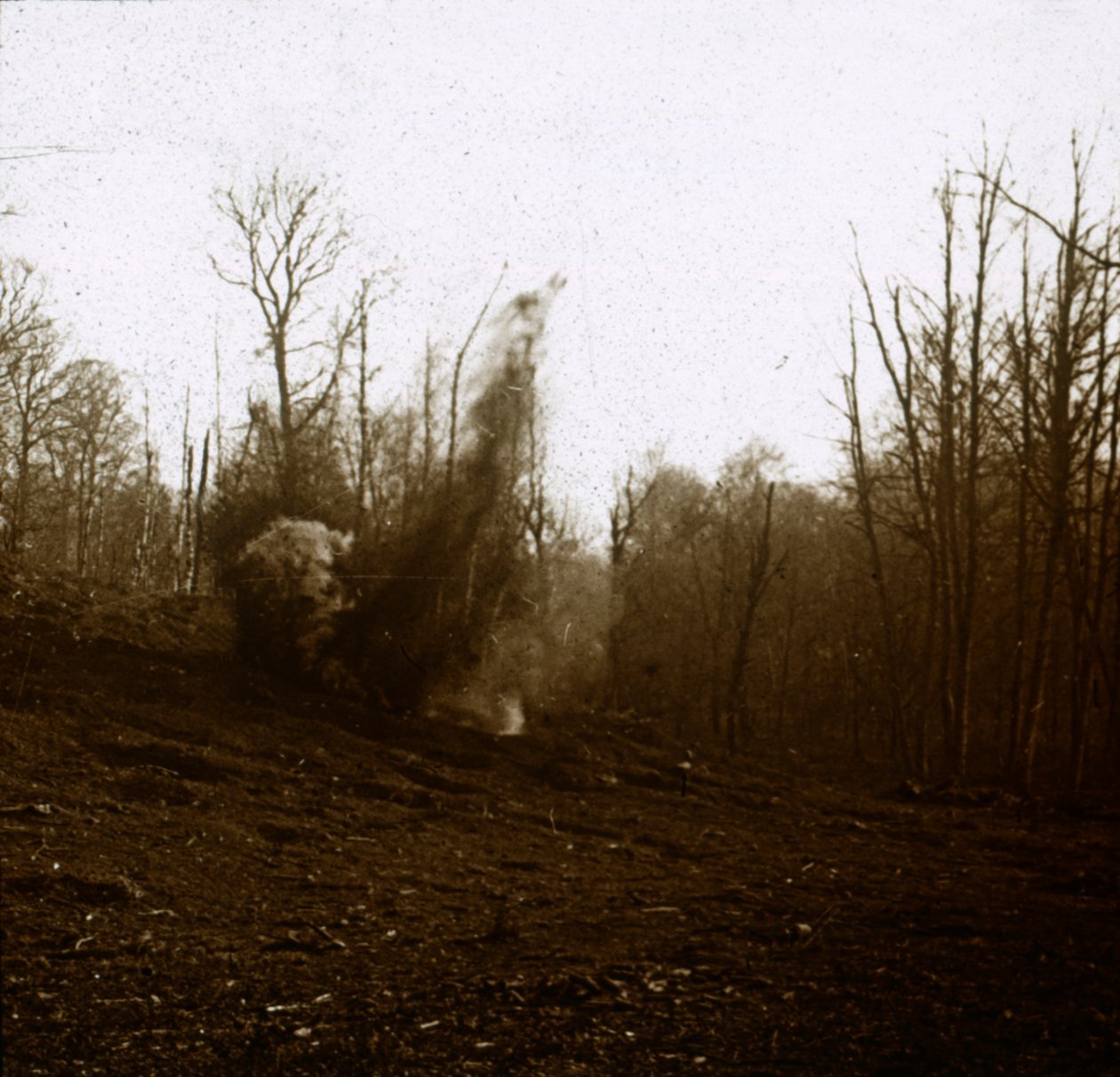 Eksplozja pocisku wystrzelonego przez czołg, c1914-c1918 autorstwa Unbekannt