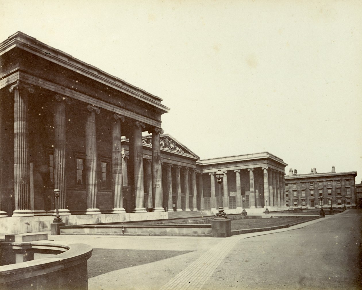 Zewnętrzna część Muzeum Brytyjskiego, Great Russell Street, Londyn, 1887 autorstwa Unbekannt