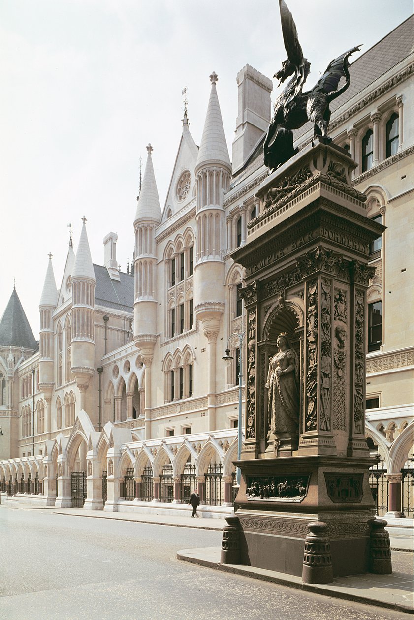 Widok zewnętrzny wejścia do Royal Courts of Justice w Londynie (zdjęcie) autorstwa Unbekannt